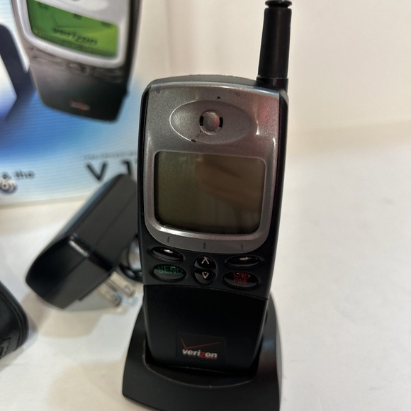 Verizon Wireless Joy V111 Phone CDMA/AMPS Dual Mode Phone With Accessories & Box - Picture 2 of 8